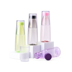 Garrafa Plástica com Copo de 550ml Garrafa Plástica com Copo de 550ml